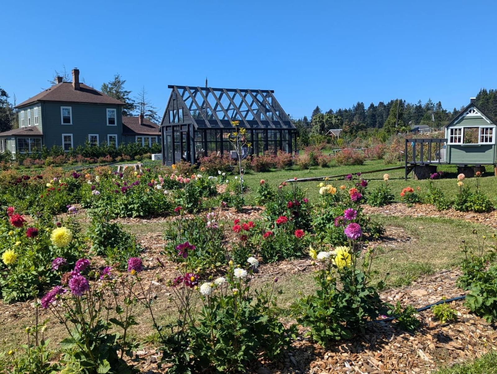 Woodside Farm Country Inn Sooke Exterior photo