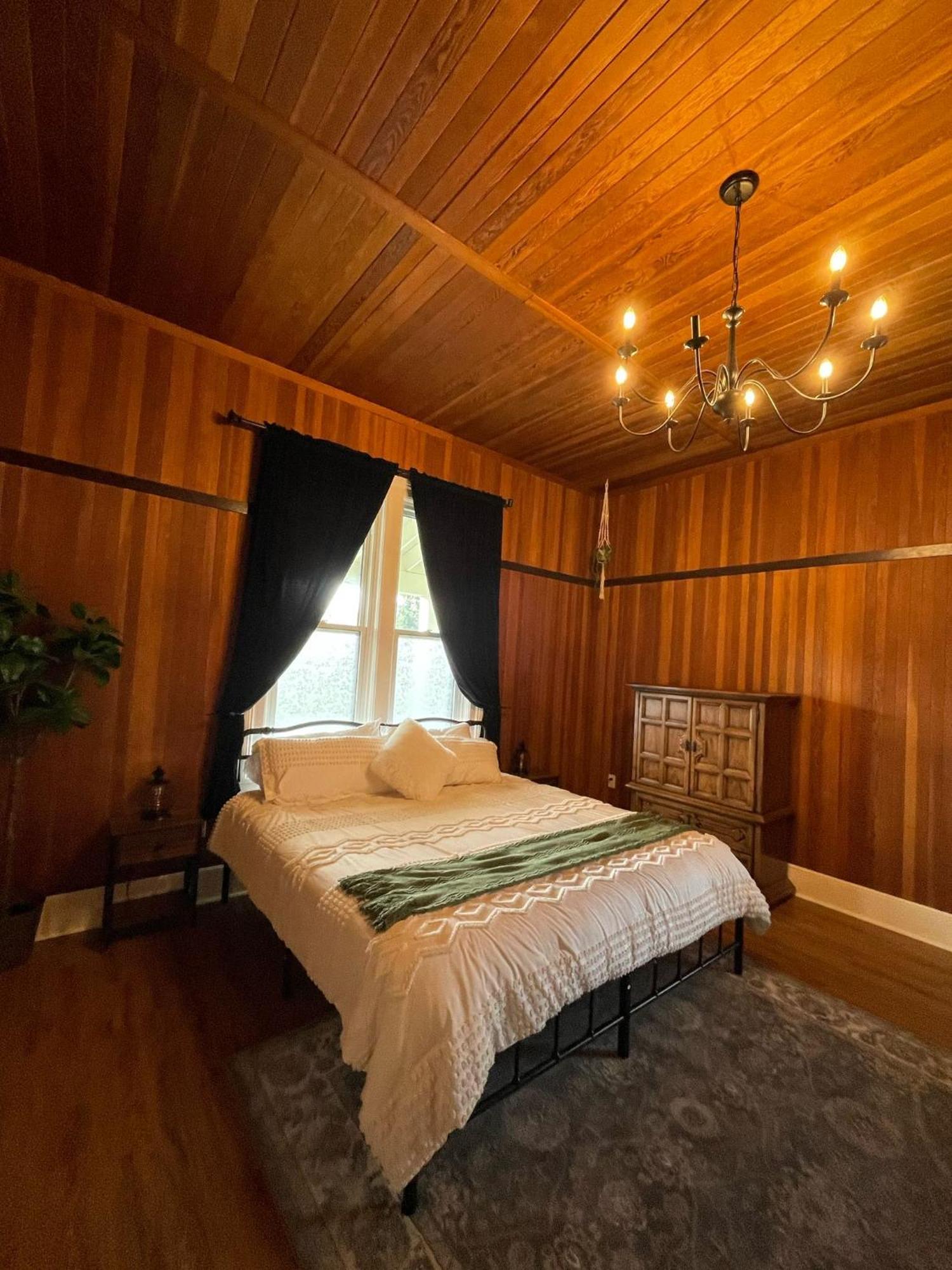 Woodside Farm Country Inn Sooke Exterior photo